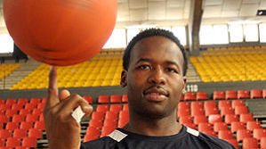 After a well-traveled playing career, Anthony Goldwire is spreading his basketball knowledge nothinbutnets.com/2016/05/17/ant…