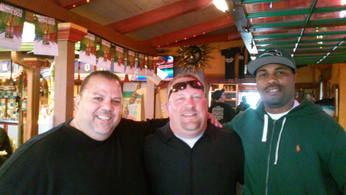TheCoachRoShow's tweet photo. Coach Ro with @viks_football coach @CoachSmithEra and @USUFootball coach @CoachCollinsUSU https://t.co/cDt3Jln1js