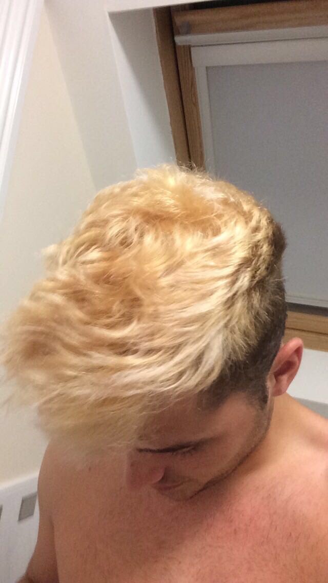 JoshWallbanks's tweet image. When lid Tuesday's go wrong 😂😭 #blondefun #bleech #nogoingback