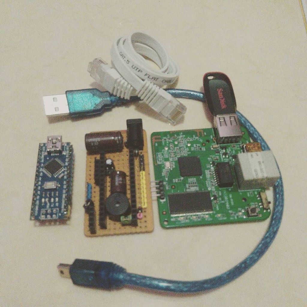 caudalfinIoT's tweet photo. #devboard yang lg nemenin dr sepulang kerja mlm ini.. :D #arduino #arduinonano #router #opensource #pcb #prototypin… https://t.co/VpF0WQSDRt