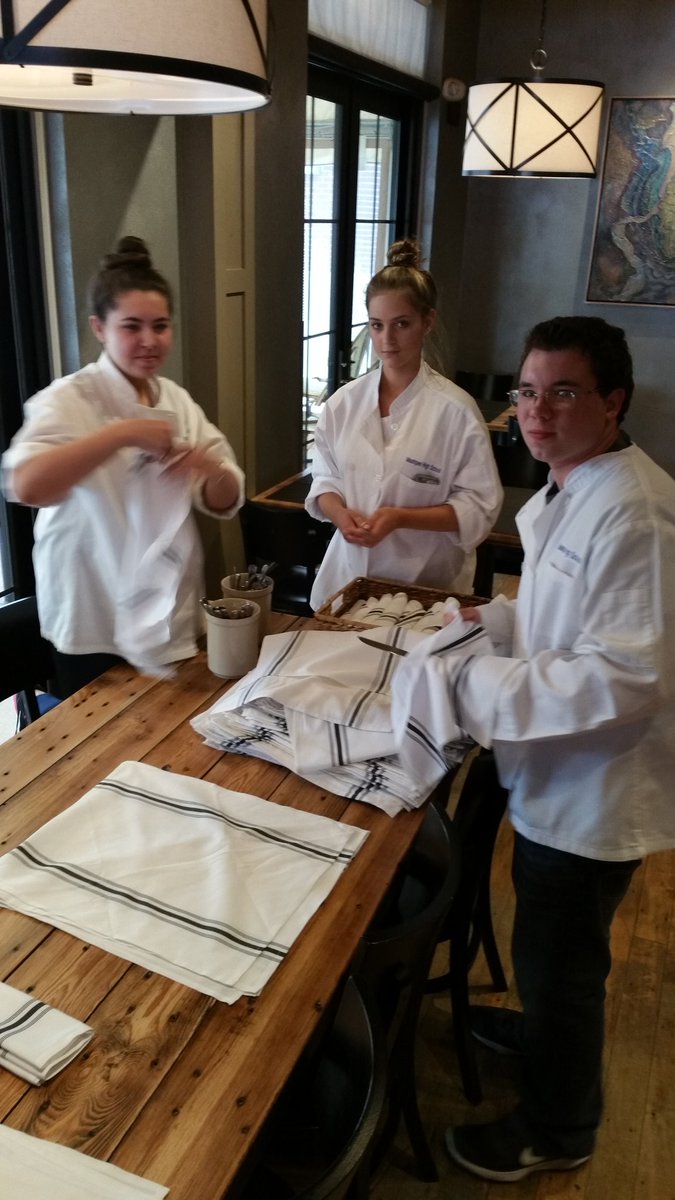 mashpeetech's tweet image. #Mashpee Ss @TreviWineBar preparing for tonight's benefit dinner @ProStart @MassRestaurants #soldoutevent