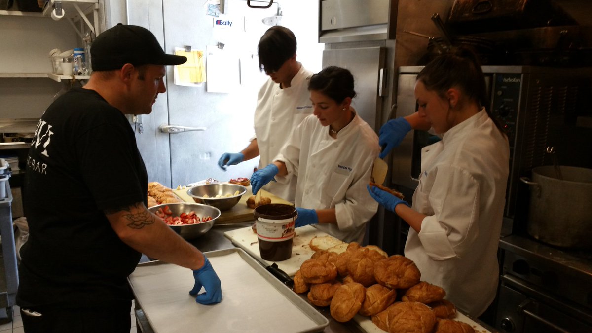 mashpeetech's tweet image. #Mashpee Ss @TreviWineBar preparing for tonight's benefit dinner @ProStart @MassRestaurants #soldoutevent