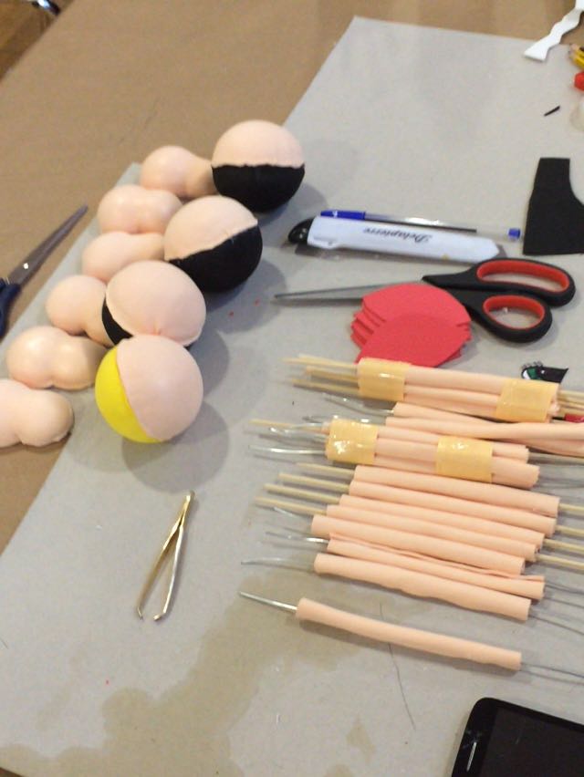 CaritasOurense's tweet photo. Así de bien se les dan las manualidades en el #ProgramaMayores del eje urbano.
Unos artistas!Que estarán preparando? https://t.co/yNpwaHLgtv