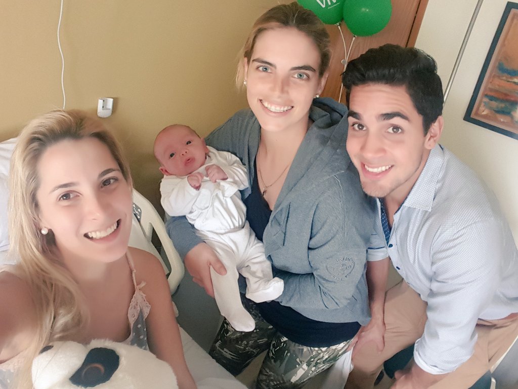 GastaldoMaca's tweet photo. Gracias por la hermosa visita! Me alegraron la tarde.. Los ❤! 
👪💕 @manuelagarridol @PabloMMorcillo https://t.co/4AISXUVelb