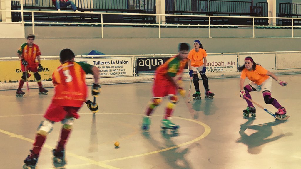 Club Pati Cubelles (@cpcubelles) on Twitter photo Amistos amb el sub16 femeni del <a href="/cpvilanova/">CLUB PATÍ VILANOVA</a> Sort als campionats d'espanya.
#cpvilanova #ellsiellesclubpaticubelles Amistos amb el sub16 femeni del <a href="/cpvilanova/">CLUB PATÍ VILANOVA</a> Sort als campionats d'espanya.
#cpvilanova #ellsiellesclubpaticubelles