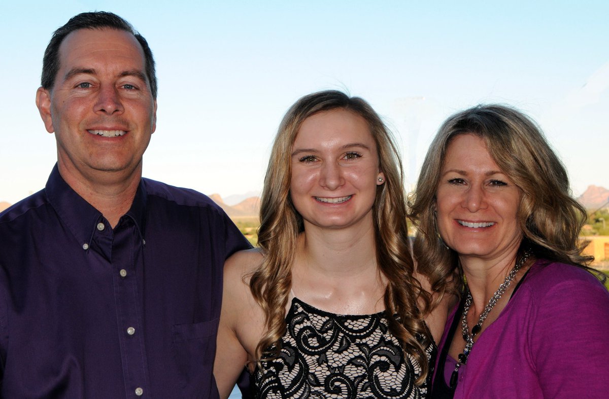 MakaylaFiliere's tweet photo. Happy 25th anniversary to the best parents kid could ask for! Austin &amp; I turned out alright all thanks to you guys😘 https://t.co/TRtCeJcUML