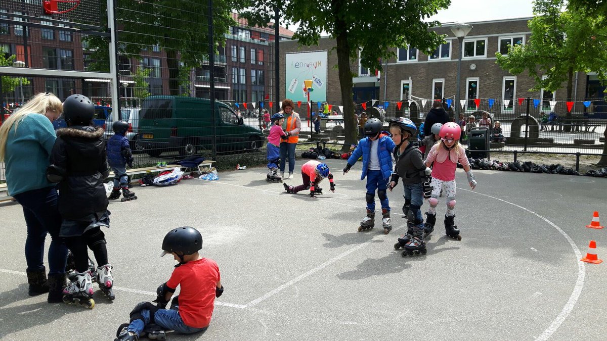 bsStJozef's tweet photo. Geen blessures! Dankzij goede begeleiding van de jongens en meisjes van #Skate-a-way!! https://t.co/v3jaM7mkX6