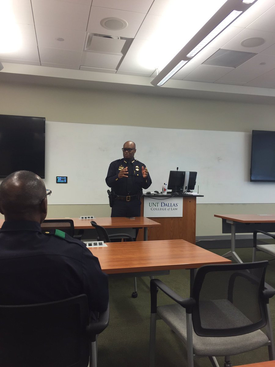 FiteDPD's tweet photo. Ch Brown speaking at the CPI Major graduation @DallasPD https://t.co/PoPo1Lt90j