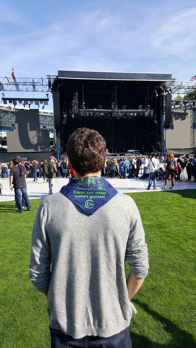 JakueB's tweet photo. Jaixak ondo bukatzeko, bruce!!! #boss #bergarakojaixak16 https://t.co/tqdts2Dd8T
