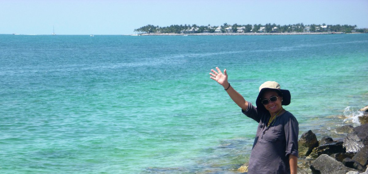 OffpeakersLife's tweet photo. #KeyWest! #Blueskies #clearwater #cold beer. Even on a #budget. Read our story #offpeakers https://t.co/7tNq0lvyXU https://t.co/ff4BxqPK8I