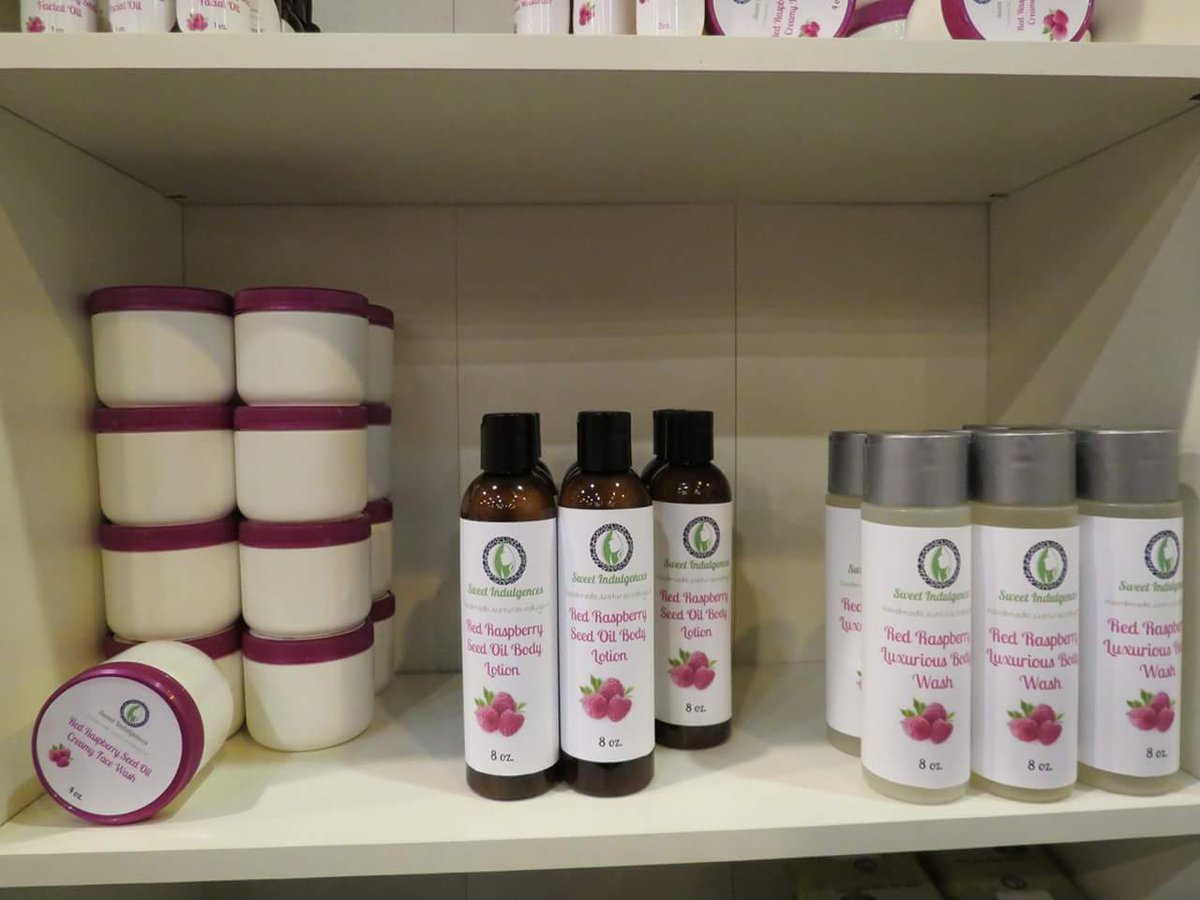 SweetIndulge's tweet photo. You just can't beat #redraspberryseedoil for your skin! Try our full collection! #skincare #loveyourskin #beautiful https://t.co/MdYcfAjCCV