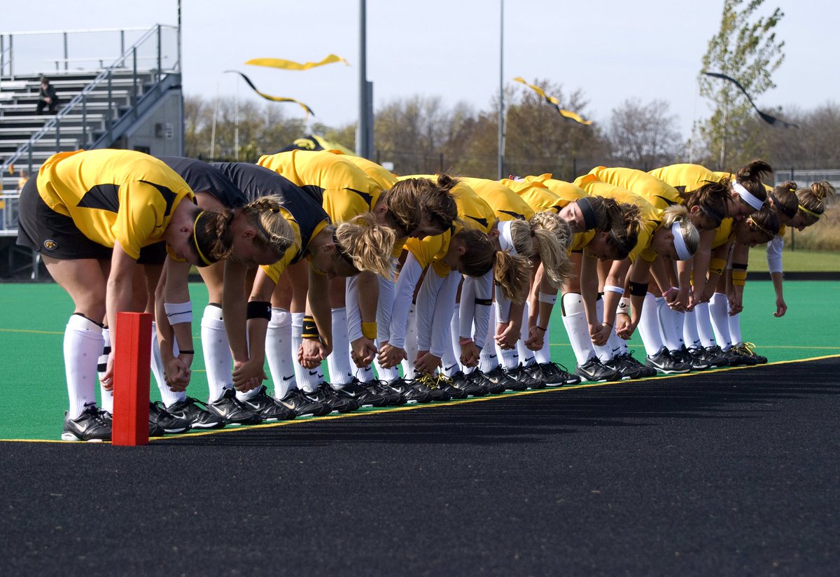 iowafieldhockey's tweet photo. One Team. Focused on the little things is how we define dedication #FocusedRunning #TraditionTuesday https://t.co/COy8LY8sp5