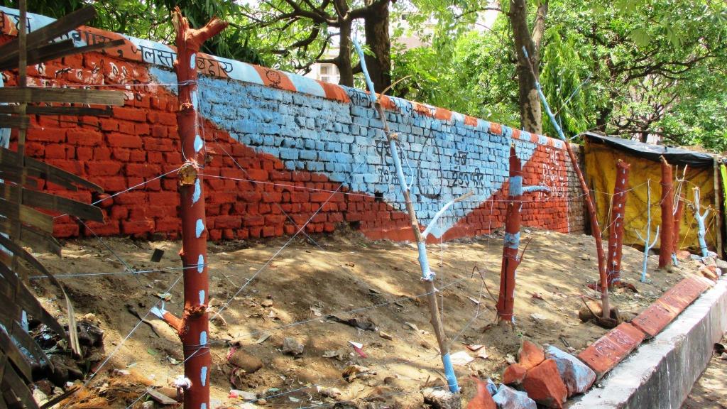 RepublicansJsr's tweet photo. Filthy Area Turne Into A Small Park With Water Conservation Msg
Very tough spot to clean due glass and plastic waste https://t.co/CuypuNgtuj
