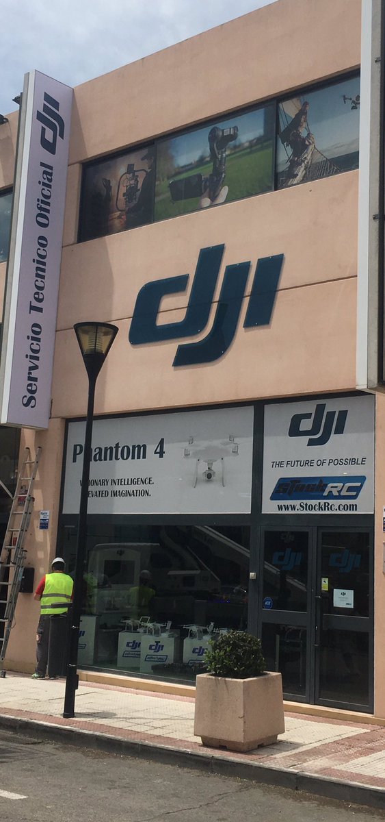 JOURNALDUDRONE's tweet photo. Dji Show room in #Madrid !! @stockrc The best!! @DJIGlobal @DJIEurope #thefutureofpossible https://t.co/7QdCRgHW6A