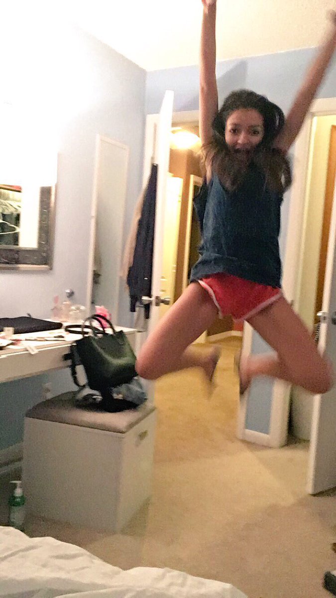 xo_Marjorie's tweet photo. Lmao I love this girl 😂😂 #perrysisters #millyrocks #$$$ https://t.co/2glEbKFlUQ