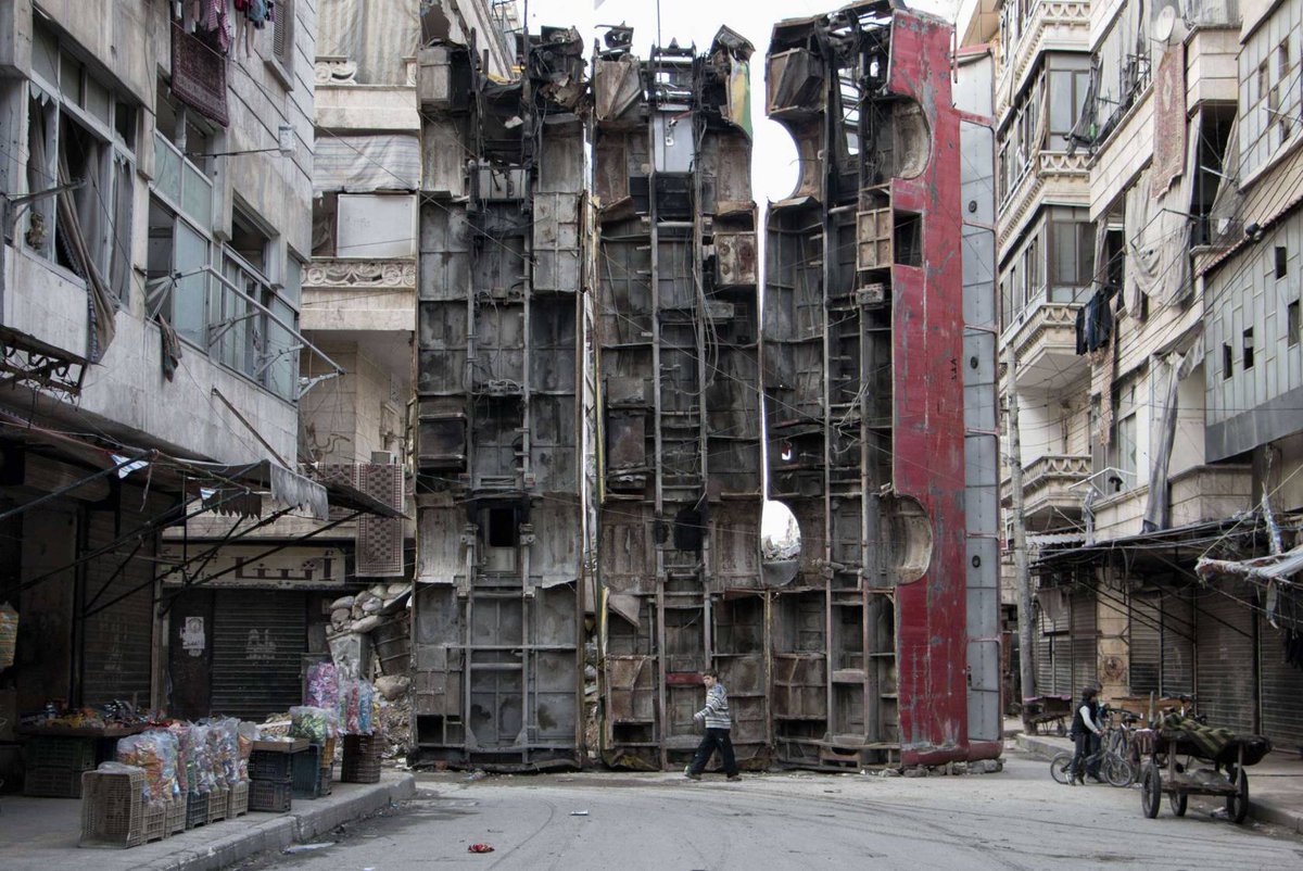 BBCTimFranks's tweet photo. What's it like to live in Aleppo? The man who took this astonishing photo tells us, next on @BBCNewshour #Syria https://t.co/BzwhdRkZGe