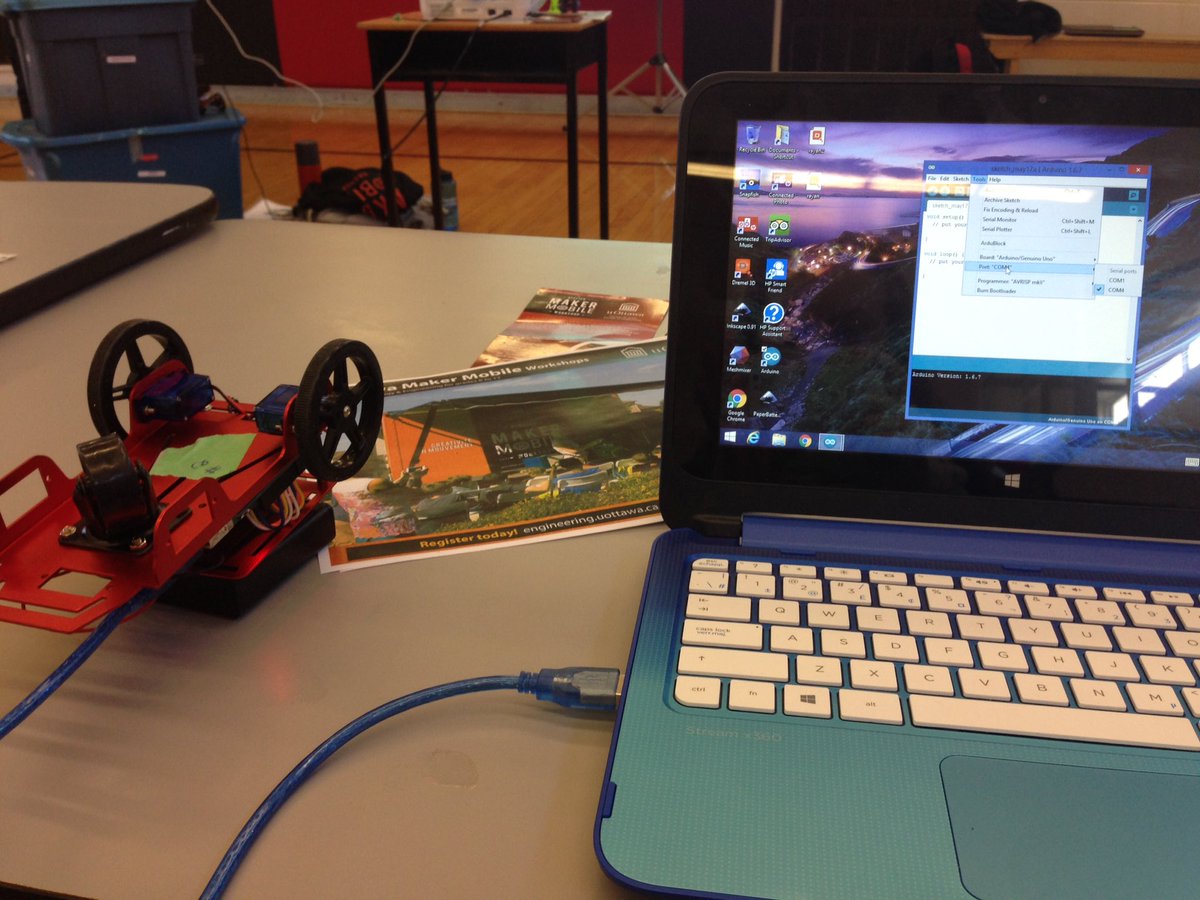 MmeDougherty's tweet photo. Exploring the uOttawa Maker Mobile Workshops. #DLAchat #programming #robotics @uOttawa @uOttawaGenie https://t.co/EURUnv5q7u
