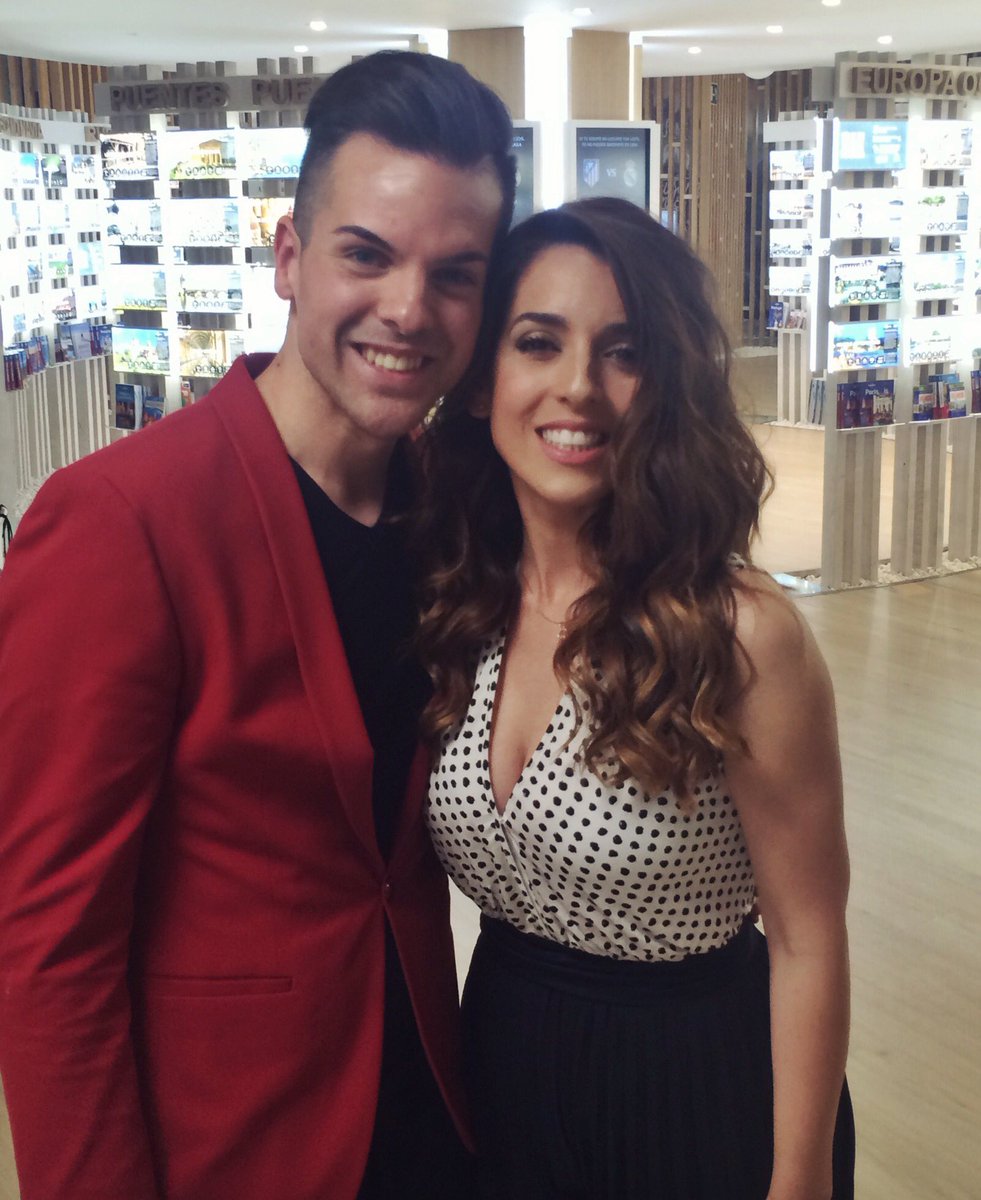 alexblanesmusic's tweet photo. En #pangeavision antes de #eurovision @RuthLorenzo1 me contó que también había visto mi #Euromashup 😊😊 @PangeaES https://t.co/qoypajg2VA