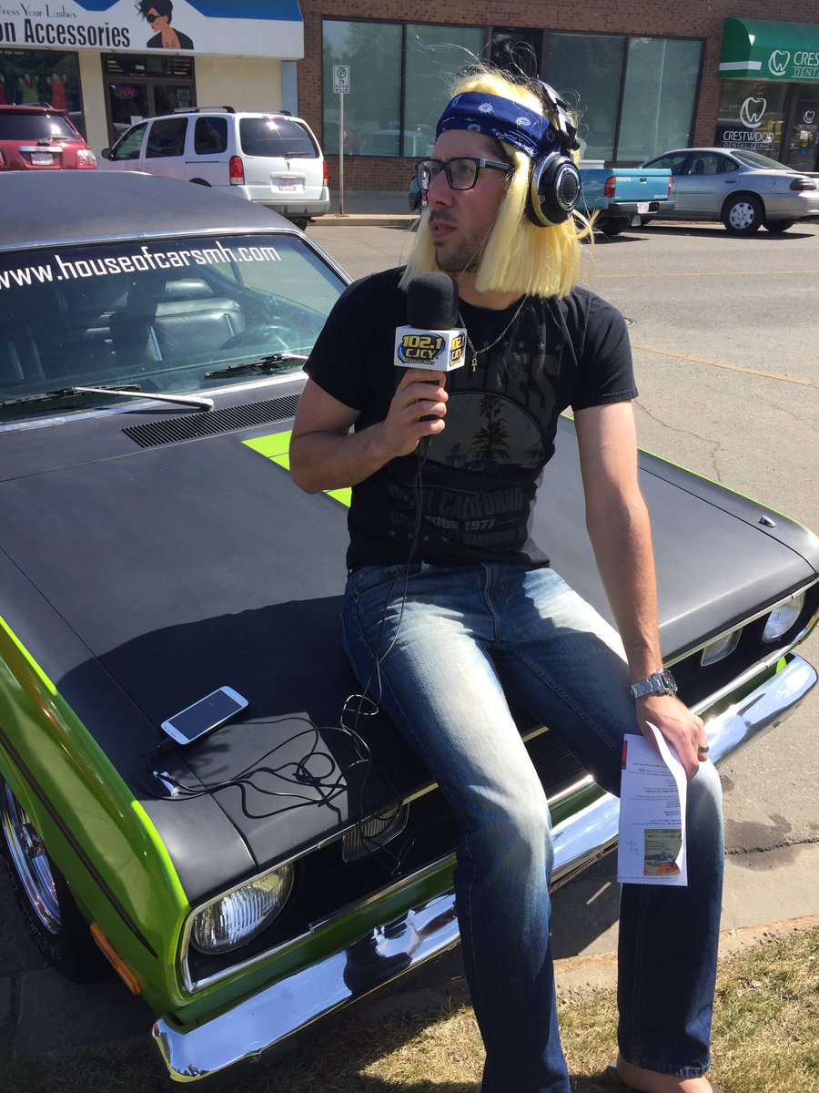 JACK1021MH's tweet photo. What a blast today with #cjcy #listeners and the @CanaltaCentre! You ROCK! #medhat #classiccruiser #carsandguitars https://t.co/oklS5EJz2u