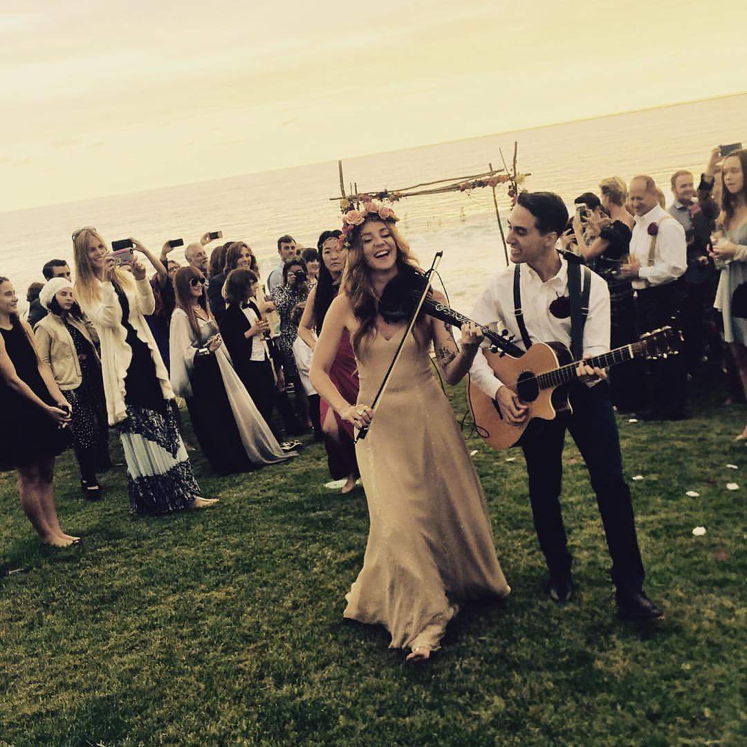 TheAgencyBR's tweet photo. Adivinha quem se casou? @caitlinbird! Confira as fotos: https://t.co/nyJ1y6hK0H