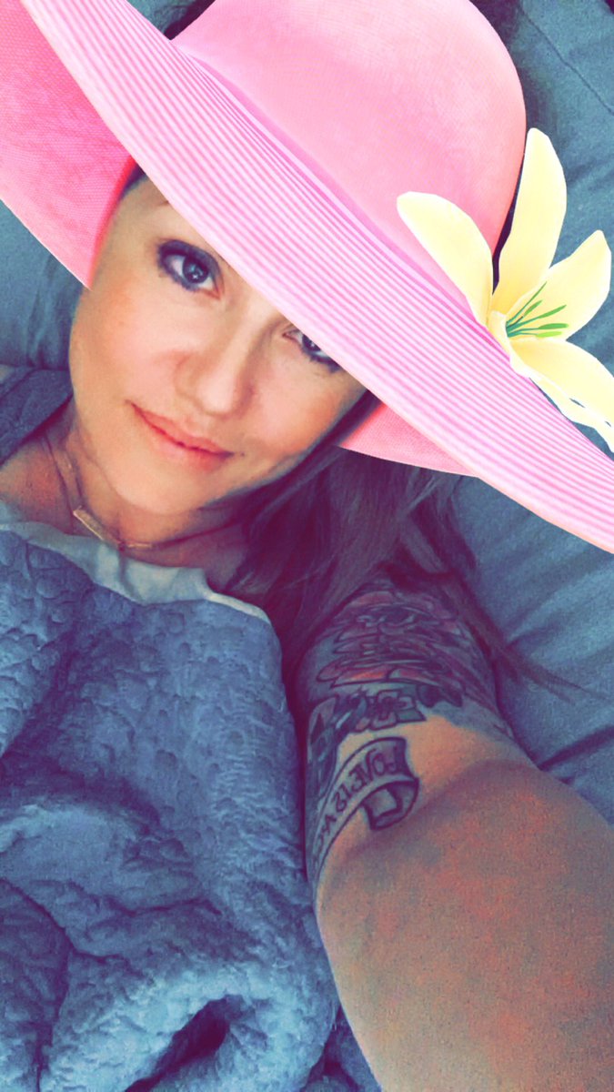 BerthaNighthawk's tweet photo. #snapchat the only time you can just wake up and be instantly presentable. https://t.co/IjPHjlki2p