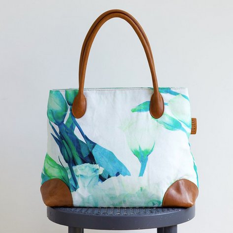 Luxury Fashion Inspired by Beautiful Flowers hubs.ly/H02Vcsx0