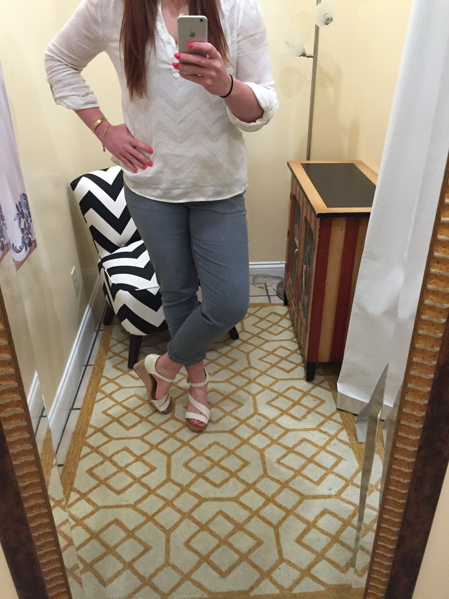 FlirtyBoutique's tweet photo. #ootd❤️ in love with these cloudy blue cropped dear johns! #dearjohndenim @dearjohndenim https://t.co/BwcqkDOGfU