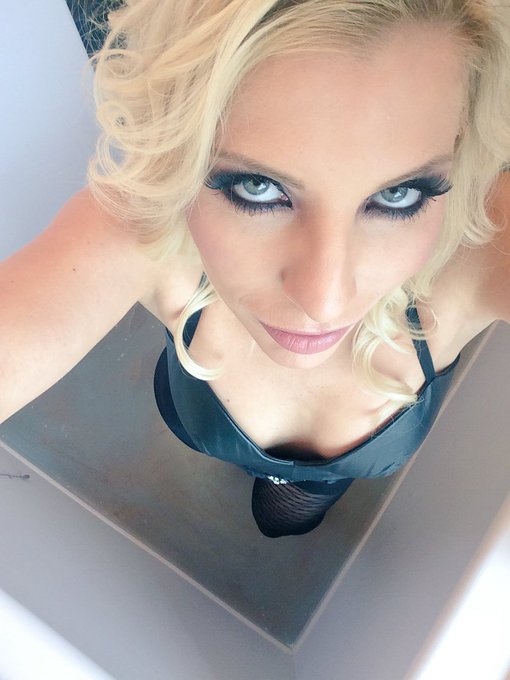 That box you're stuck in...
Get out of it. Start thinking kinky

https://t.co/Q5Vba0J9TI https://t.c