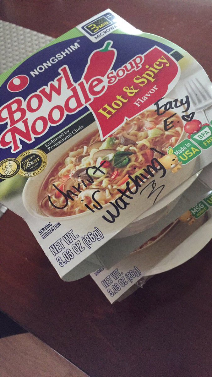 phakenchet_'s tweet photo. When you have siblings who eat everything that isn't theirs... #trymepapo #willkickyourass https://t.co/UXatR9geXF