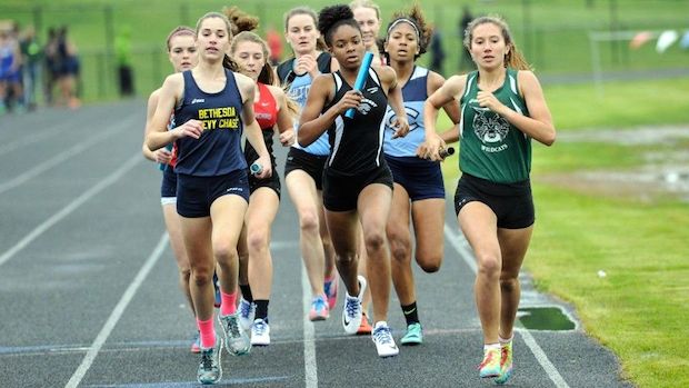 jhaas00's tweet photo. Sarah with a share of the lead in county 4x800 - https://t.co/GtF3FFPN65