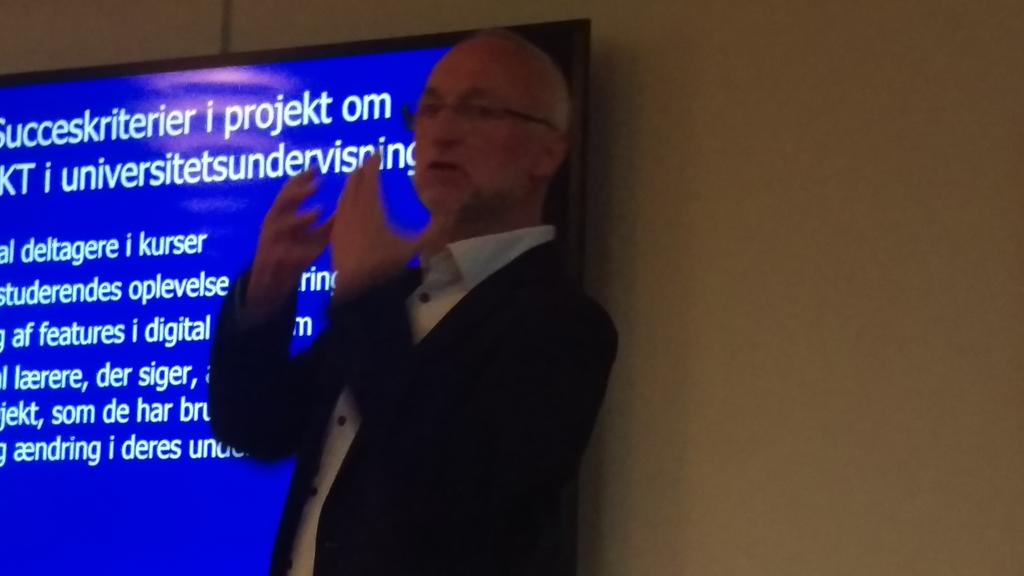 karinsloth's tweet photo. #effektagenda så letter kasketten, Peter Dahler lægger nye dimmentioner på forståelsen af måling https://t.co/DLyleWoEXW