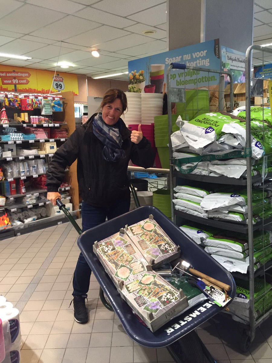 Dankzij Beemsterkaas weer een gelukkige prijswinnares bij <a href="/albertheijnvos/">Albert Heijn Vos</a> Zaandijk! Succes in de tuin!