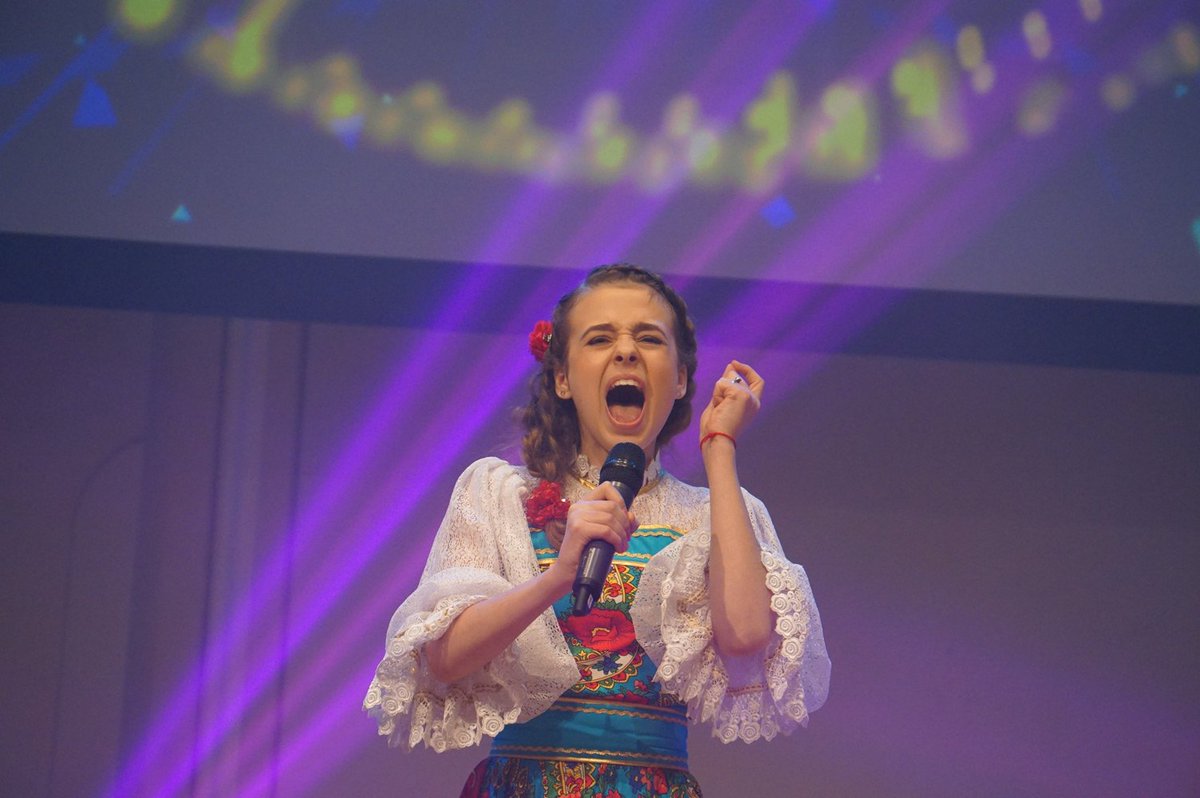 intFLC's tweet photo. Maria from #Russia with a perfect voice!
'Vdol Po Piterskoi'
#Russia #IFLC2016 @iflcRussia @iflcAustria https://t.co/C1jHC4BZOe