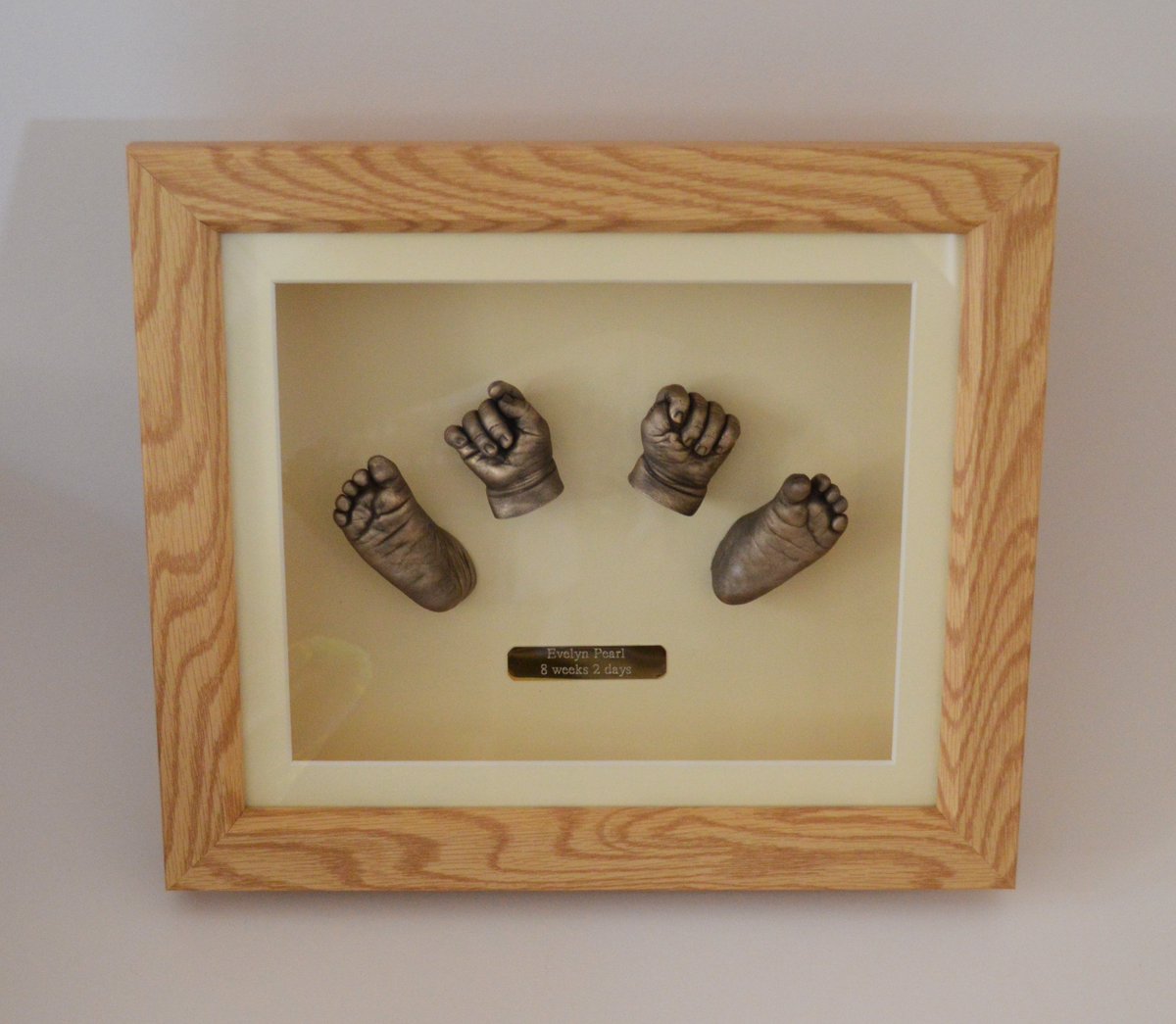 _minimemories's tweet photo. A 3D casting of a full set of hands &amp; feet finished in pale gold in an oak frame #3dcasts #babyhands #babykeepsake https://t.co/jY98Fi5D4W