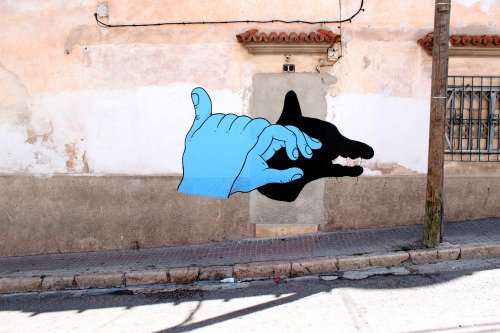 New intervention “Sombra de reclamo” b... streetsy.com/post/144504480… #streetart #graffiti | twibble.io