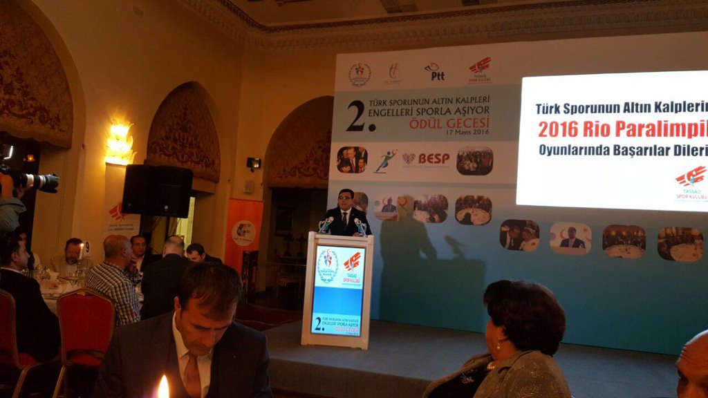Türk Sporunun Altın Kalpleri
Engelleri Sporla Aşıyor...
Ödül Törenindeyiz.