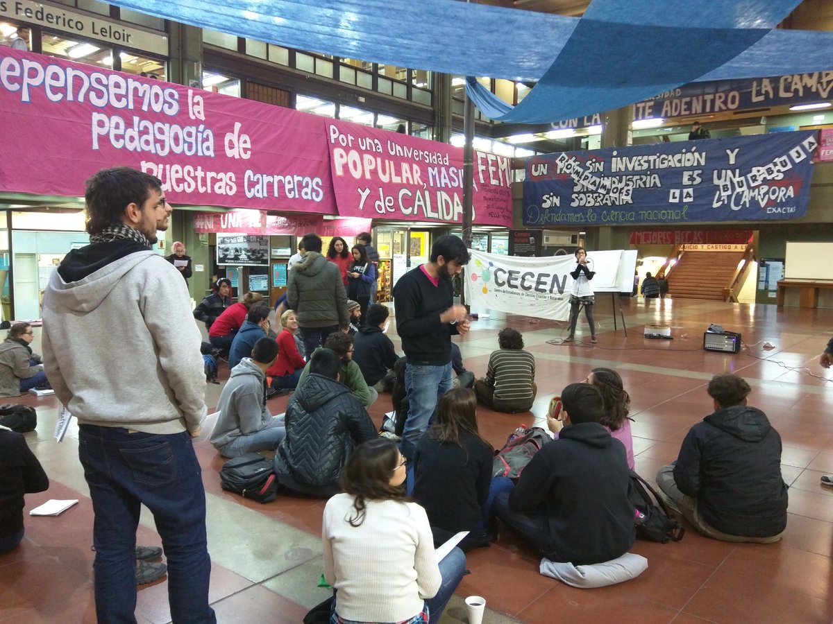 CECEN_FCEN's tweet photo. EN MINUTOS arranca una nueva asamblea del cecen. Acercate al pab2! #fcen #UBADePie #DefendamosExactas https://t.co/JwFTBg9KCT
