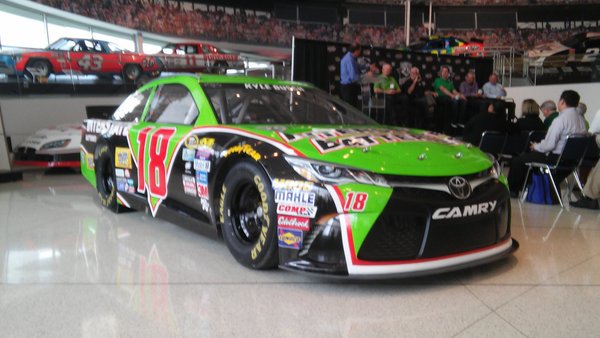 MRNRadio's tweet photo. Another awesome #NASCARThrowback! @KyleBusch driving @DaleJarrett @interstatebatts car @TooToughToTame! #AskMRN https://t.co/2gvevqOlic