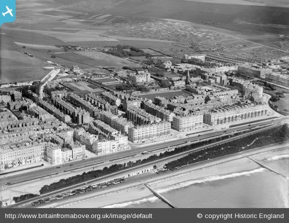 BuildingGreen1's tweet photo. #Brighton #MadeiraTerraces #uk longest #victorian #greenwall UPDATE from #WarrenMorgan https://t.co/Vs3ydYoxws https://t.co/8XIl0MNLj9