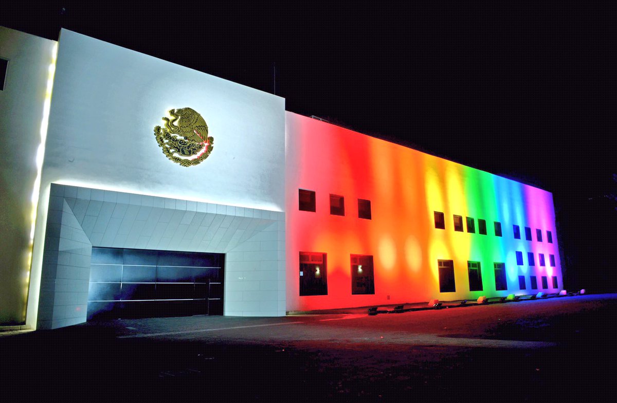 EPN's tweet photo. Por un @Mexico incluyente que reconoce en la diversidad, una de sus mayores fortalezas #SinHomofobia. https://t.co/6ooZGuPEsD