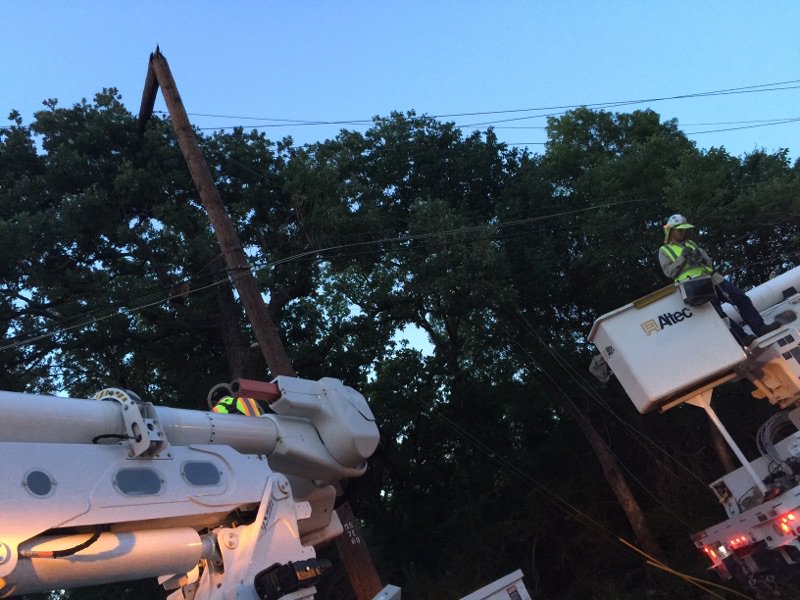 GGrayHAZON's tweet photo. Our Storm Crew getting power restored to those affected by last weeks storm in the DFW area!! #GoStrongorGoHome https://t.co/xXTbYKa0ut