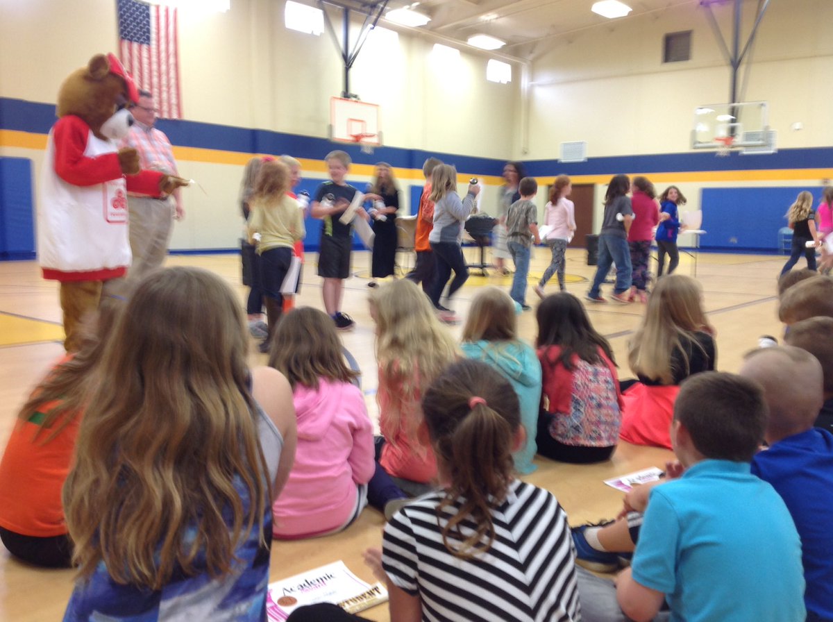 mageethird's tweet image. Third grade awards! #mwespride @KeeversCrew @MissPsGrade3 @NixonMWES