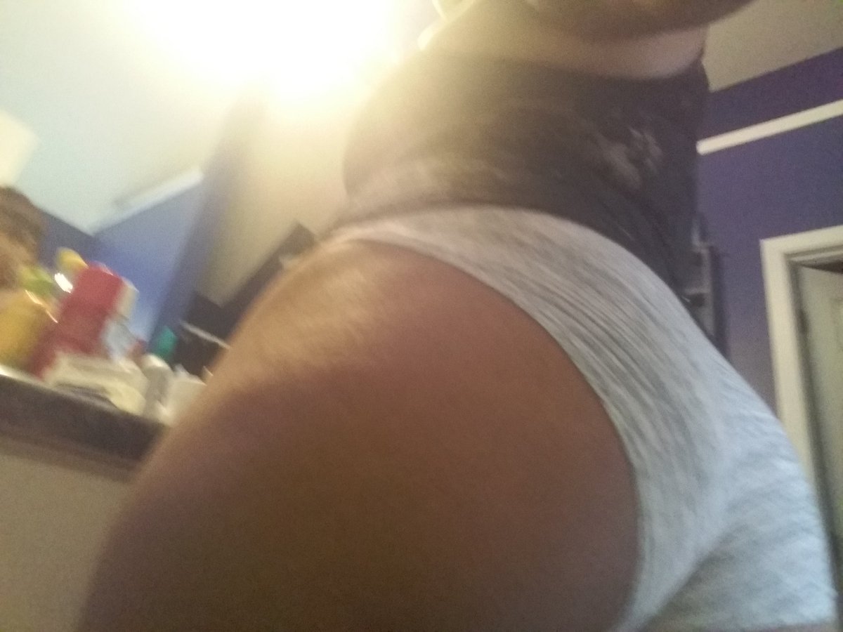 PrettyPinkyBJ1's tweet image. @bornslave1 @CourageBruce @dododerek @DannyJohansen2 pay for this ass up close slaves