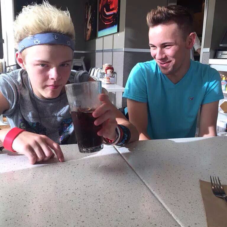 TheTideFran's tweet photo. ‼️ DM ‼️

Rt et Follow nous pour gagner un DM avec Naustin🙃

-Drevi https://t.co/O6TtjkY8DO