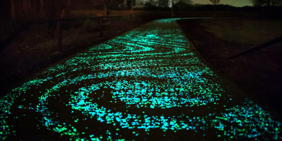 HuffPostTech's tweet photo. Wild-looking glow-in-the-dark sidewalks could spell the end of streetlights https://t.co/2GTQTyDc4p https://t.co/JQcTIWsn7M