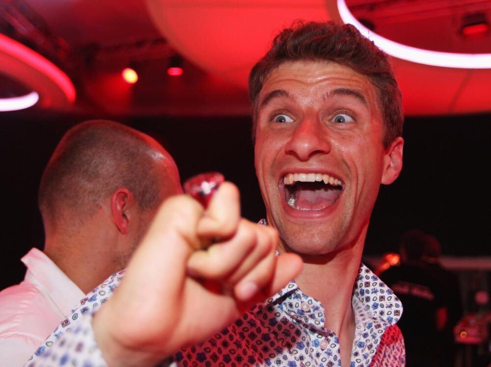 ActuFoot_'s tweet photo. Le Bayern a offert a chacun de ses joueurs une bague en or blanc (avec 32 diamants), pour un coût total de 500.000€. https://t.co/F1gf7fgMVl
