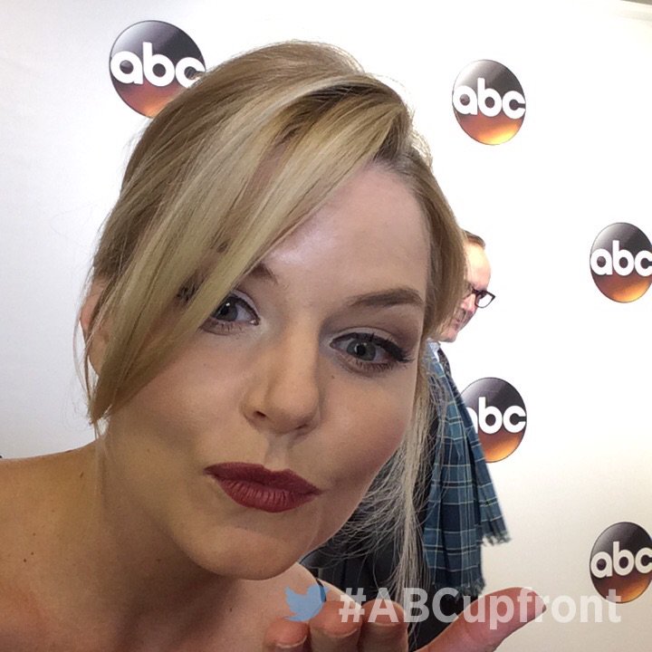 ABCNetwork's tweet image. On the #ABCupfront red carpet! @jenmorrisonlive @OnceABC