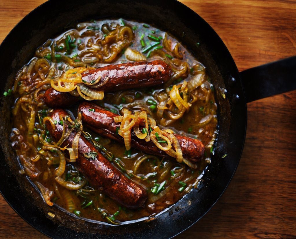 Simon_Howie's tweet photo. Bangers and mash anyone? #simonschoice https://t.co/A9l9VusGrz
