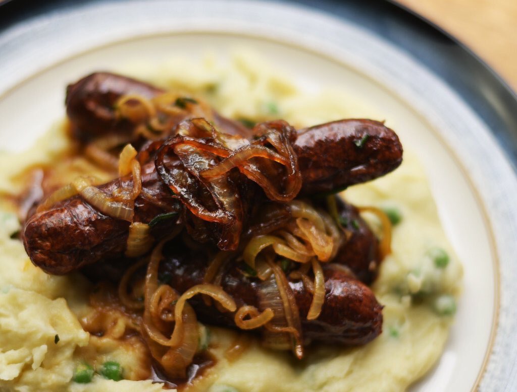 Simon_Howie's tweet photo. Bangers and mash anyone? #simonschoice https://t.co/A9l9VusGrz