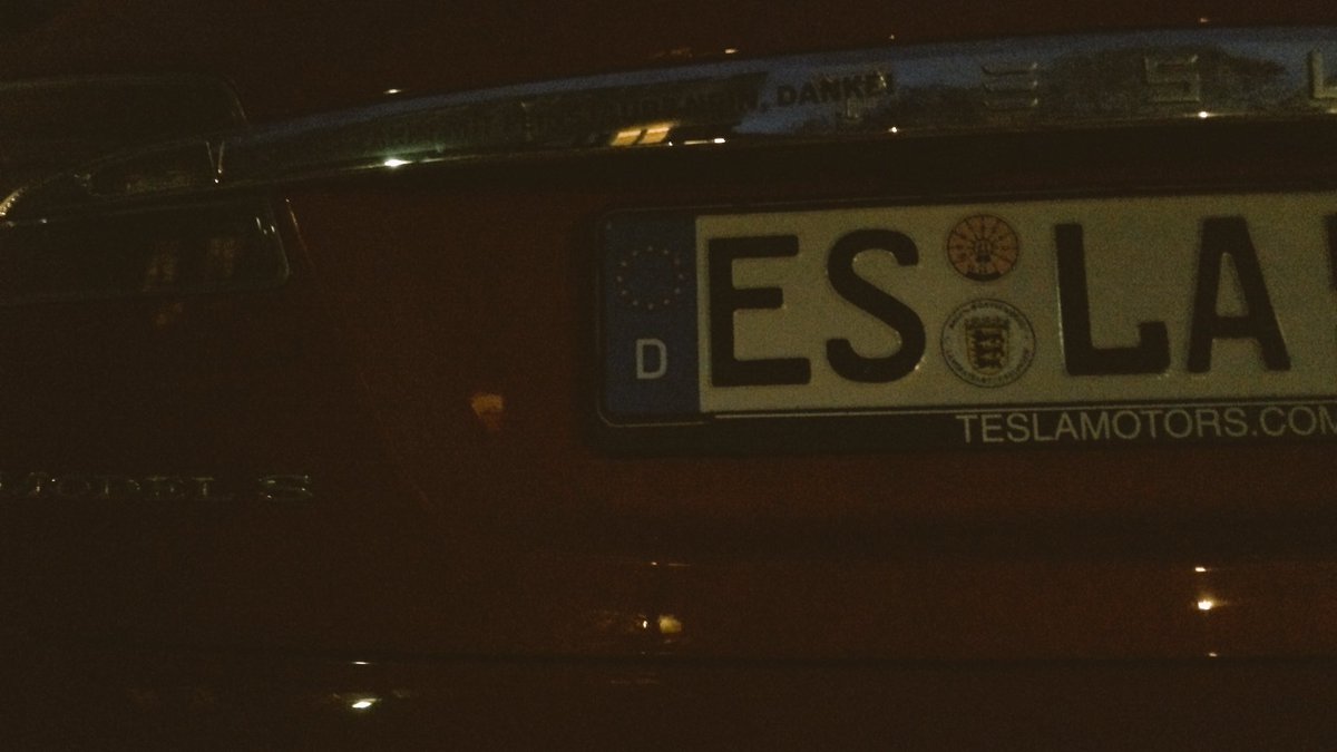 ZoePionierin's tweet photo. Achtung! #TeslaModelS-Kopien im Umlauf #Desla https://t.co/ARvSmQZSg4